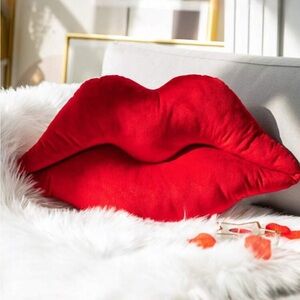 Red Hot Lips Accent Pillow NEW 🏷️